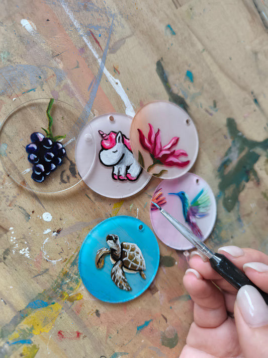 Handbemalte Acrylglasanhänger
